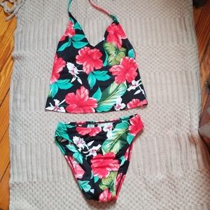 Women's Floral Two Piece Swim Suit Size M.